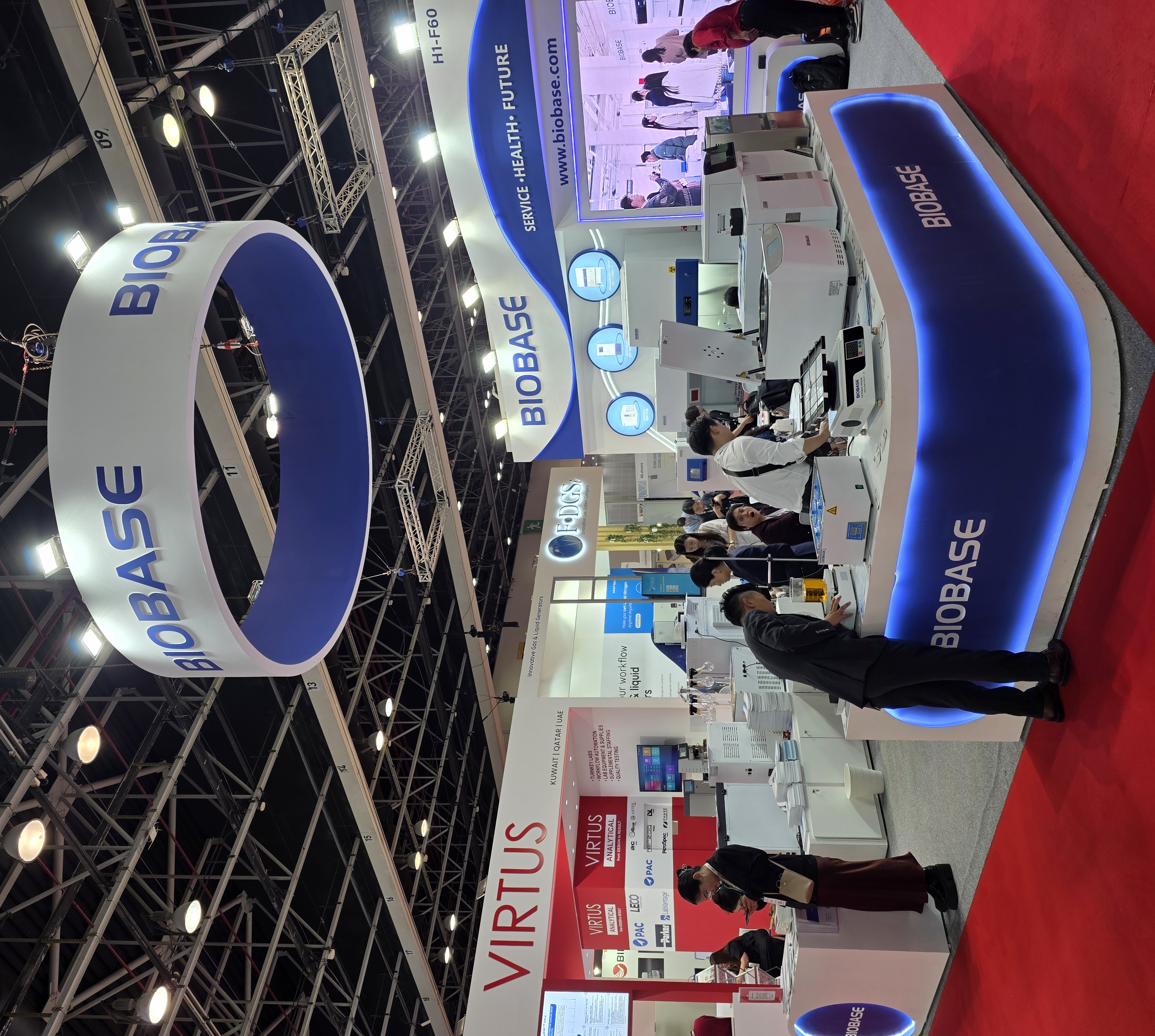Time-lapse of exhibition stand assembly